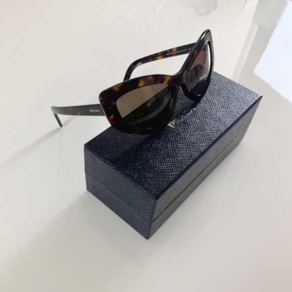 Free Prada Sunglasses, New - Picture 8 of 10
